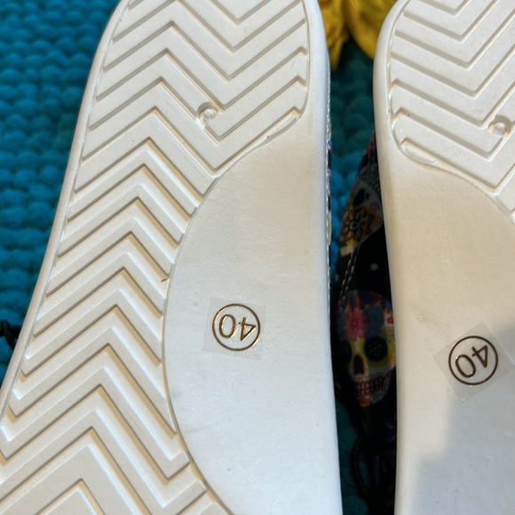 NWOT Sugar skull canvas shoes - Picture 5 of 9